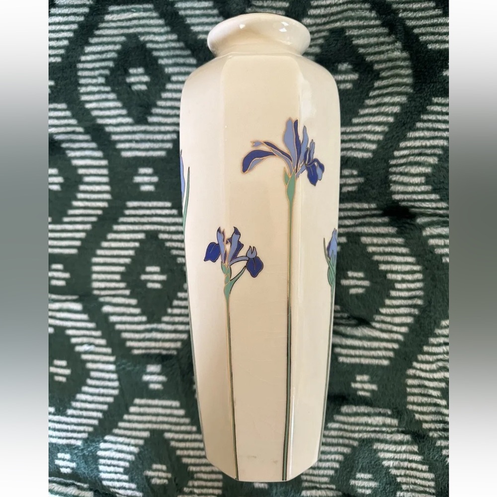 Large Vase Blue Gold Trim
AccentsJapan Otagiri